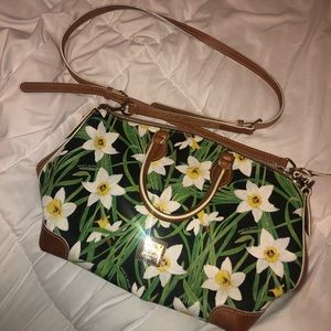 Black Dooney & Bourke White Floral Purse